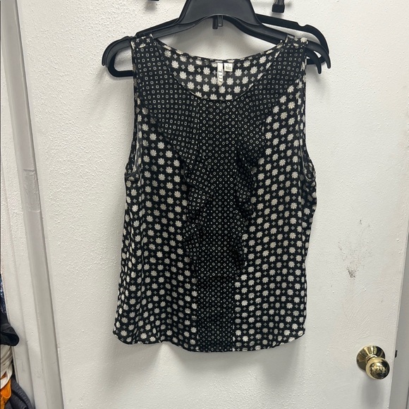 Elle Ruffled Sleeveless Black and White Blouse - Picture 1 of 3